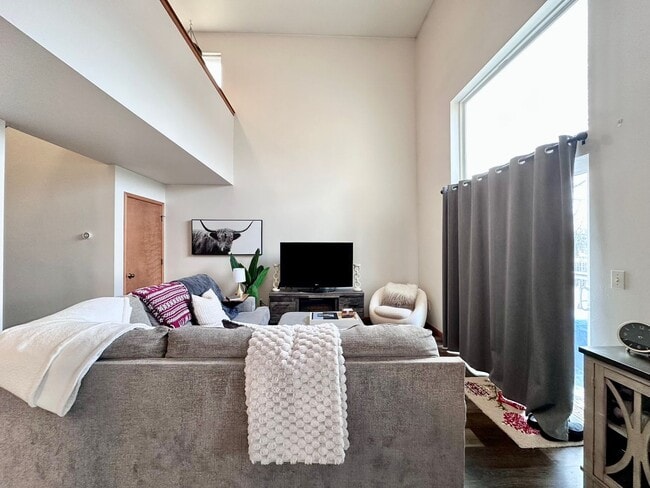 Building Photo - 1170-1172-1172 S Atrium Ct