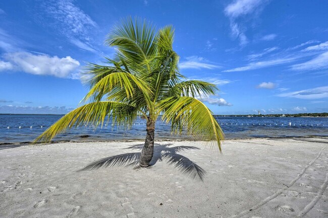 Building Photo - 134 1st Ct