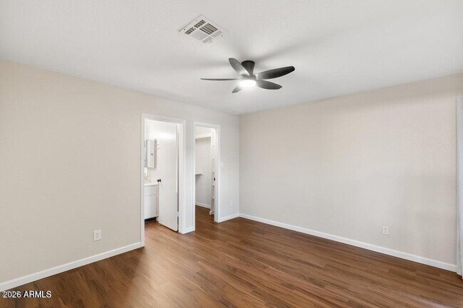 Building Photo - 330 W Tonopah Dr