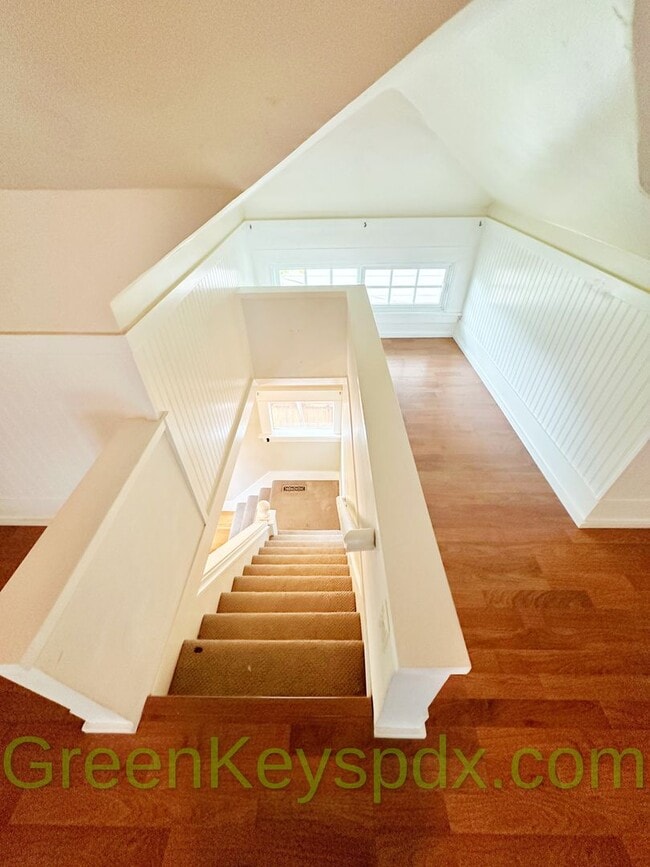 Building Photo - 3-bedroom, 2.5-bathroom Craftsman house in...