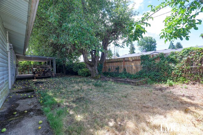 Building Photo - Charming single-family home!