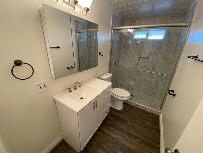 Building Photo - Spacious 4BD/2BA on Baja (Lease out, pending signatures. Check back in a few days!)