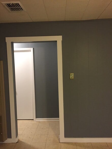 Building Photo - 604 Alexander