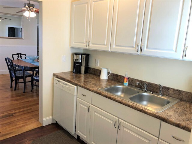 Building Photo - 168 Bremer St