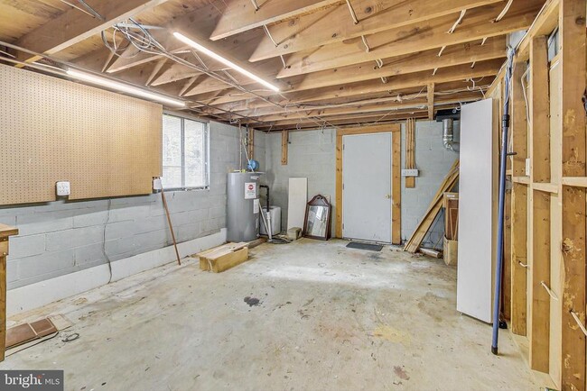 Building Photo - 412 Walnut Dr