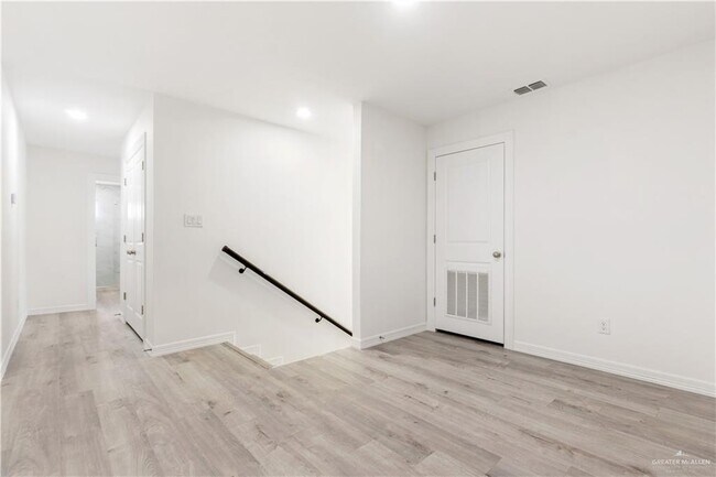 Building Photo - 2312 Corales St