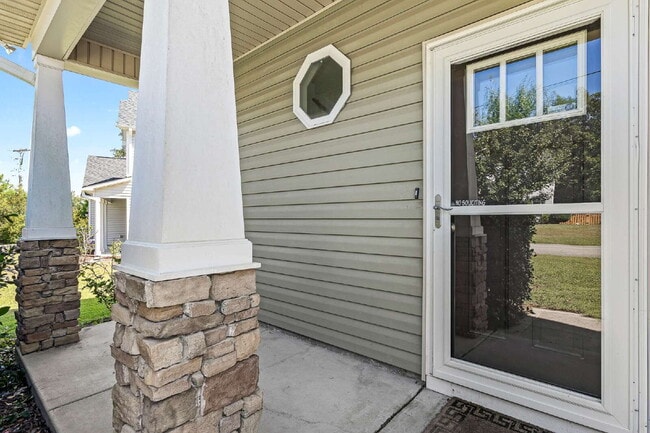 Building Photo - Spacious home in the heart of Sneads Ferry!