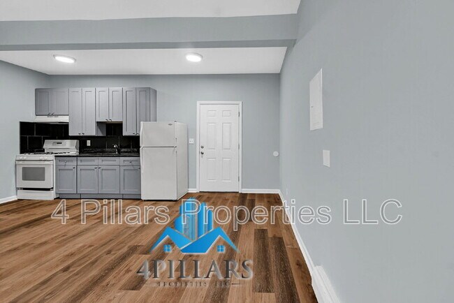 Building Photo - 803 E Chicago Ave