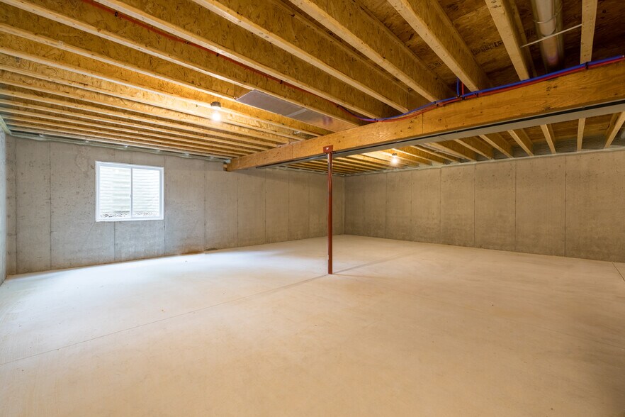 Building Photo - 1310 Daisy Dr