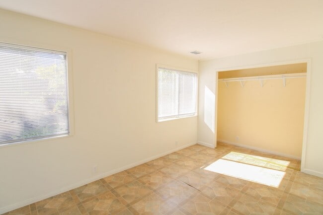 Building Photo - 4 Bedroom House with Large Backyard Near Cal Poly