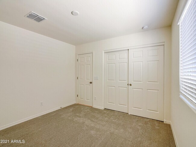 Building Photo - 8847 Fleetwood Ln