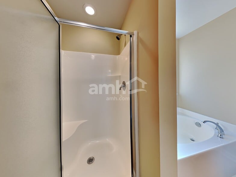 Building Photo - 416 Joneshaven Dr