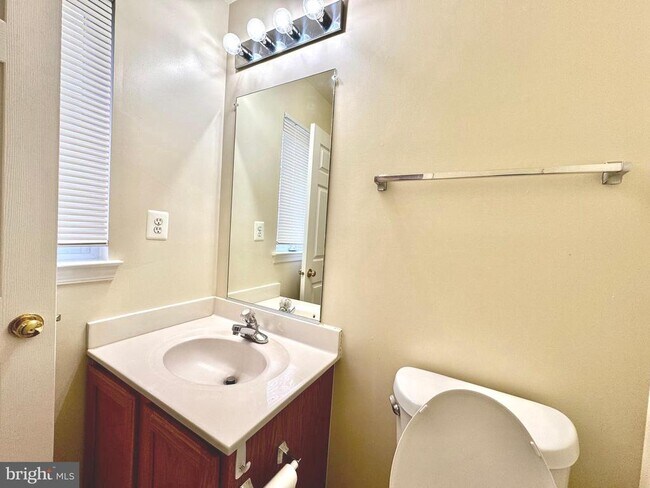 Building Photo - 22006 Stone Pier Ln