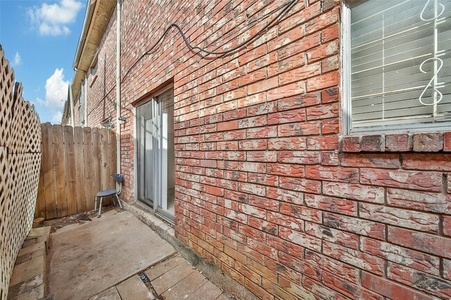 Building Photo - 1403 Blalock Rd