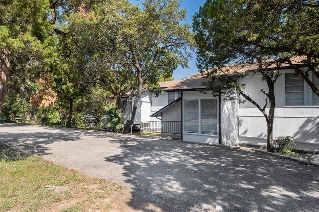 Building Photo - 6205 Shadow Valley Dr