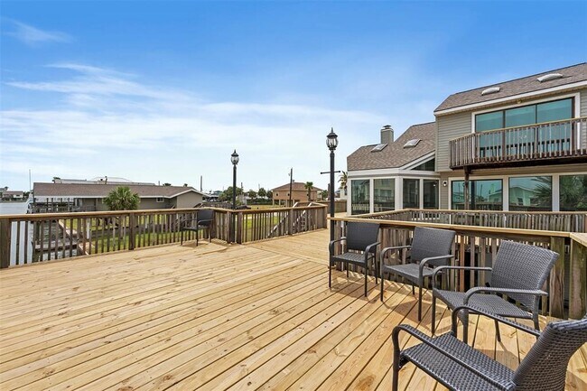 Building Photo - 21812 Frio Dr