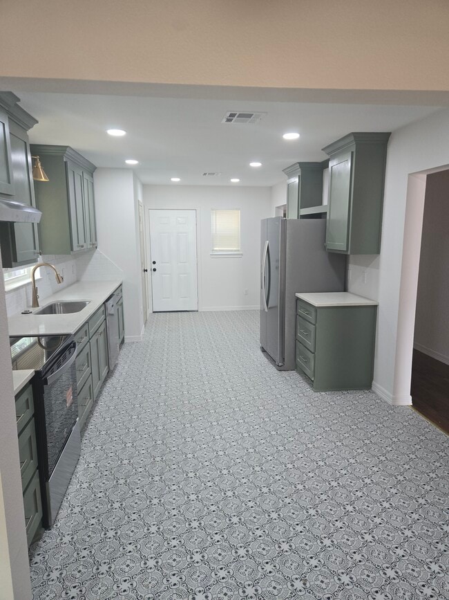 Building Photo - 415 N 23rd St