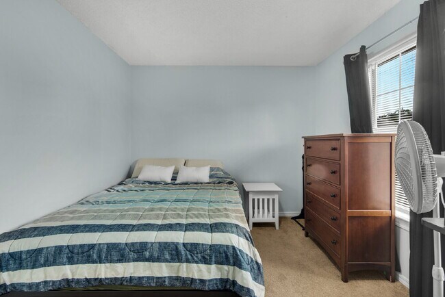 Building Photo - "Charming 3-Bed, 2-Bath Home in Mary Esthe...
