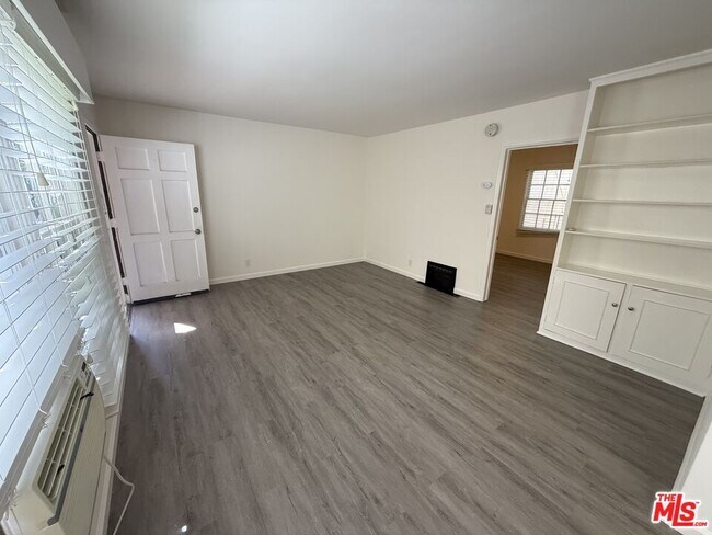 Building Photo - 1846 Pandora Ave