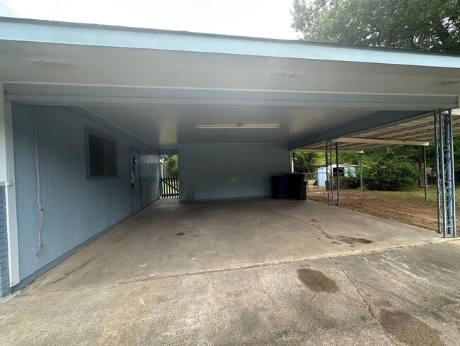 Building Photo - Lynbrook Subdivision
