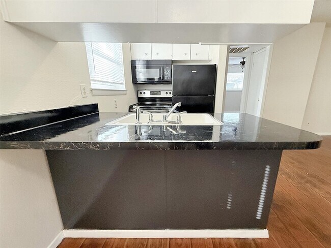 Building Photo - 4811 Live Oak St