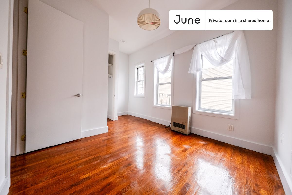 Building Photo - Room in Shared 3 bed/1 bath home