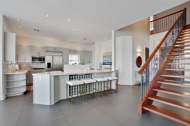 Building Photo - 257 N Coconut Ln