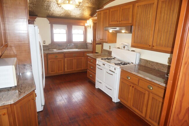 Building Photo - Stunning Historical Home in Old Towne Orange Near Chapman University