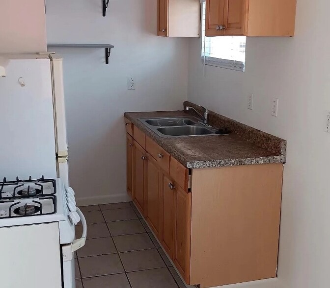 Building Photo - 3676 Euclid Ave