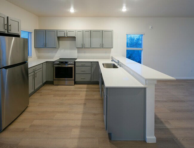 Building Photo - El Parador