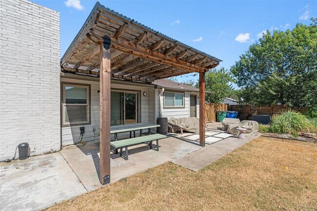 Building Photo - 5405 Fairmont Cir