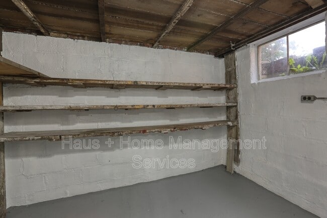 Building Photo - 544 James St