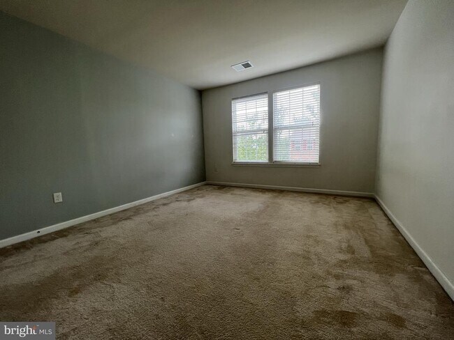 Building Photo - 4511 Nightingale Ct