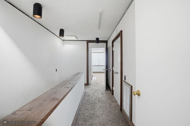 Building Photo - DOWNTOWN ~ Luxury Gene Leedy Townhouse ~ with Community Pool