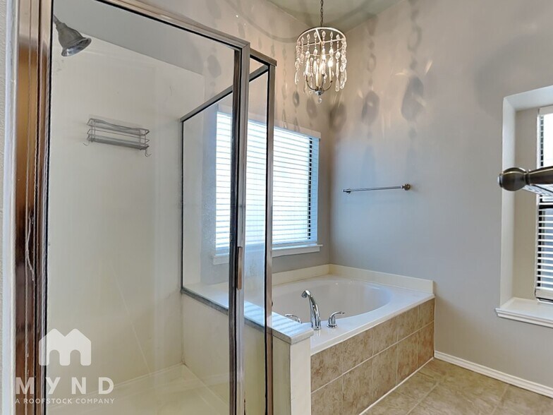 Building Photo - 3403 Shallow Grove