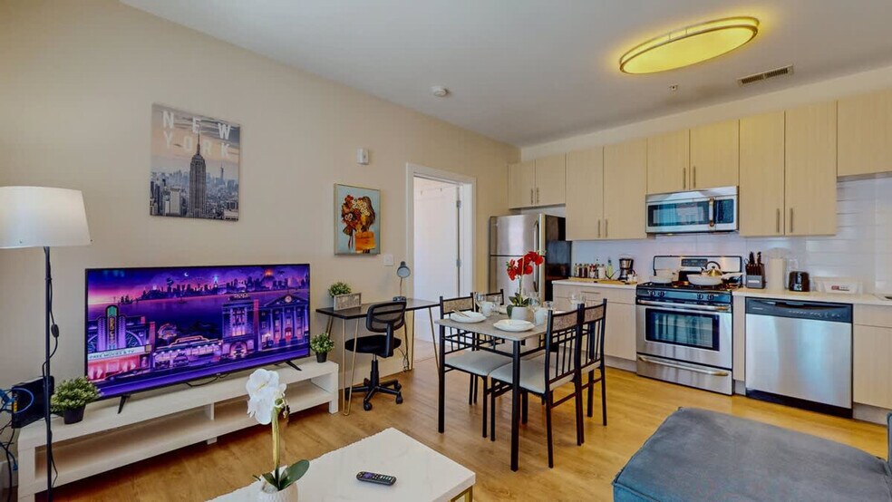 Building Photo - 545 Bedford St