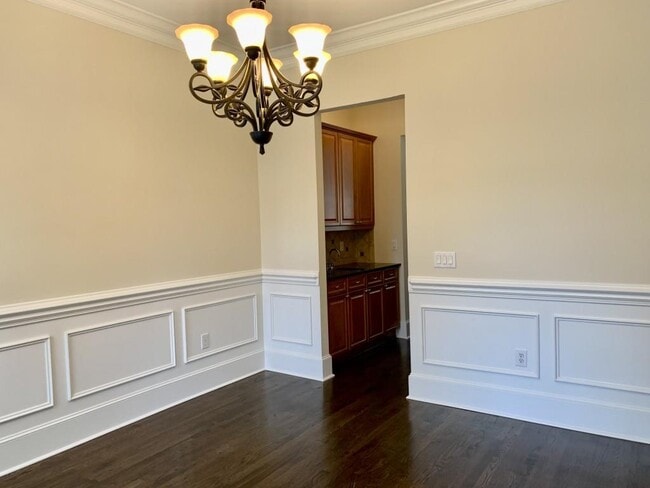 Building Photo - 5460 Glenridge View NE