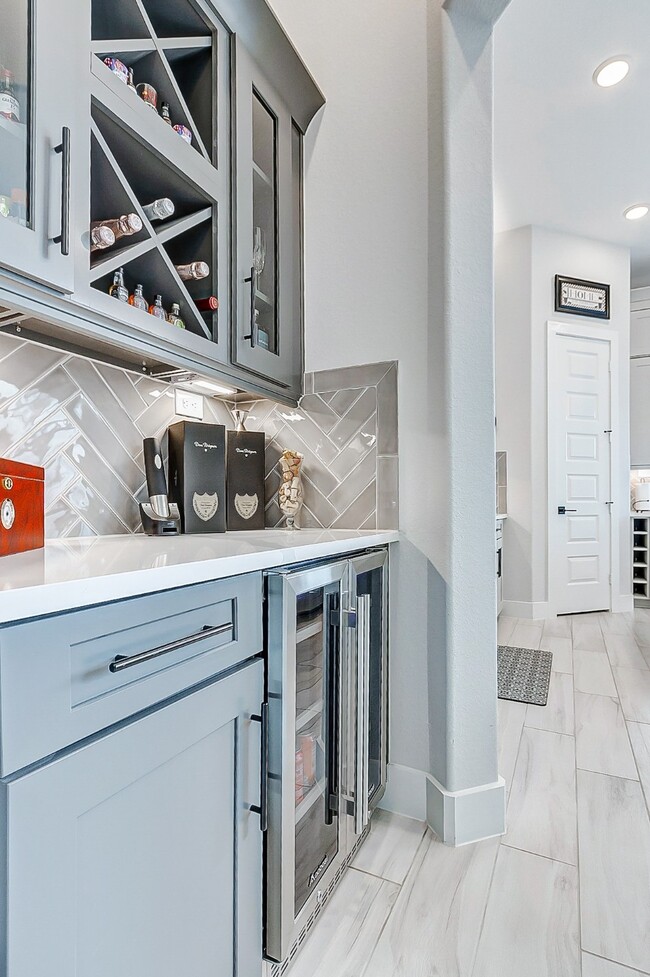 Building Photo - 9903 Regal Bend Dr