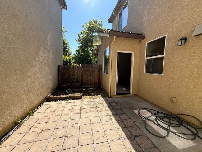 Building Photo - 2912 Mojave Dr