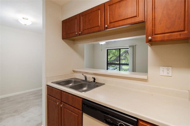 Building Photo - 3300 Pebblebrook Dr