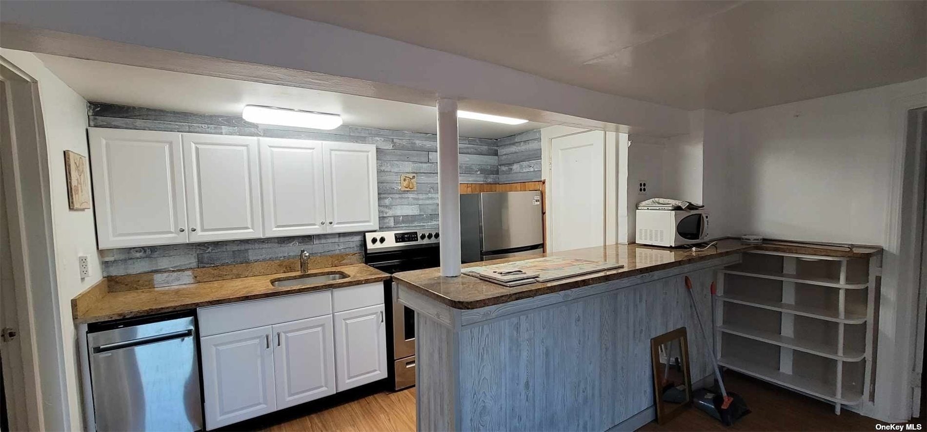 Building Photo - 147 Woodbine Ave