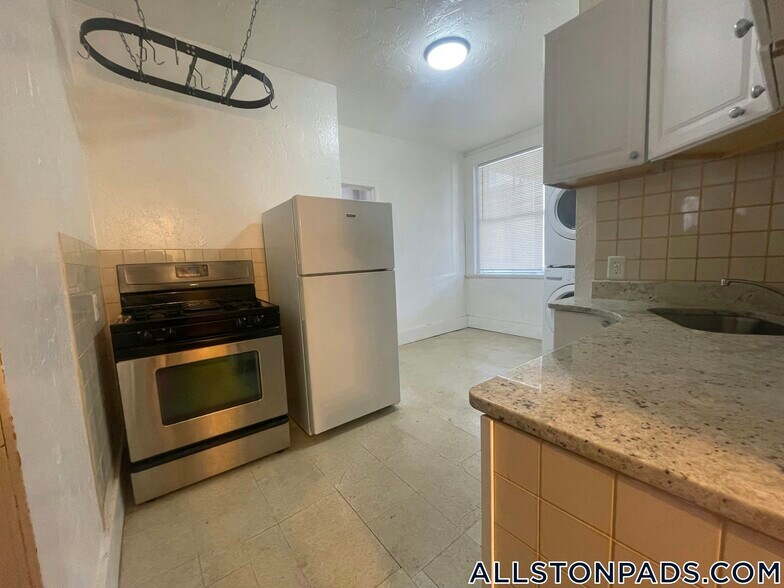 Building Photo - 4 Adella Pl