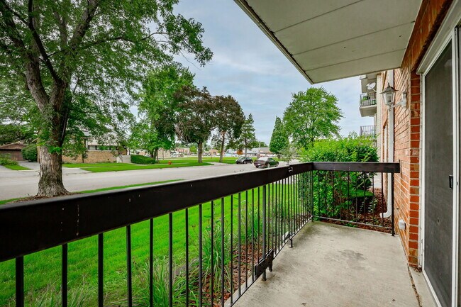 Building Photo - 9529 Minnick Ave