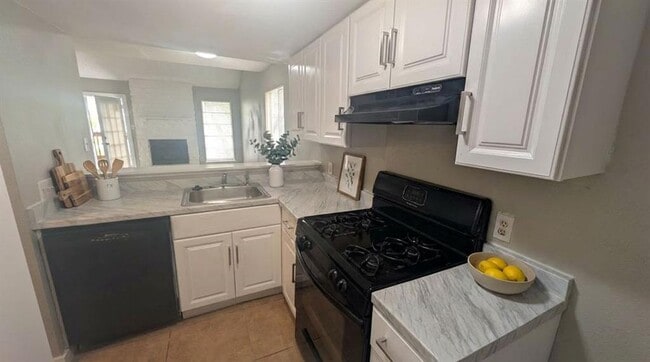 Building Photo - 1711 Burton Dr