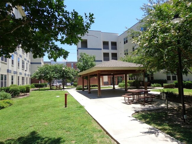 Building Photo - 703 N San Marcos