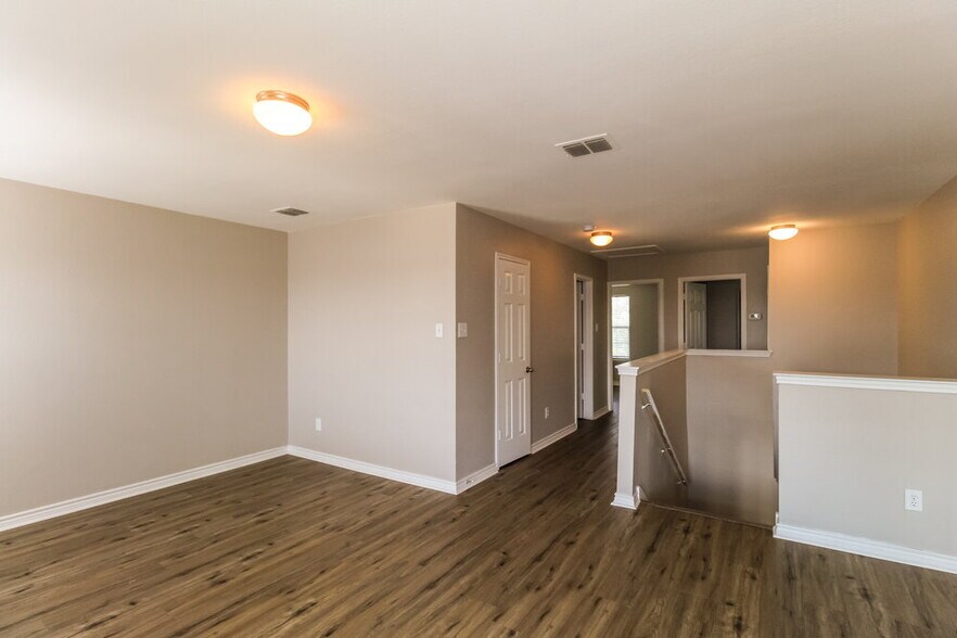 Building Photo - 310 Quail Run Rd