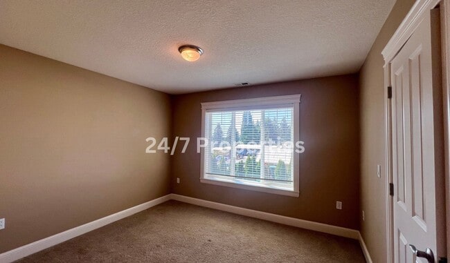 Building Photo - Large 4BD I 2.5BA Home - West Linn!