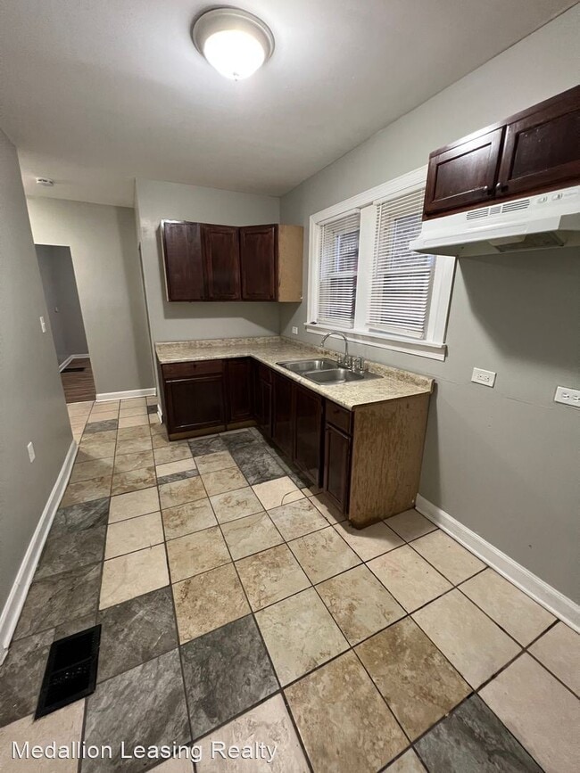 Building Photo - 4 br, 2 bath House - 7312 S Oakley Ave