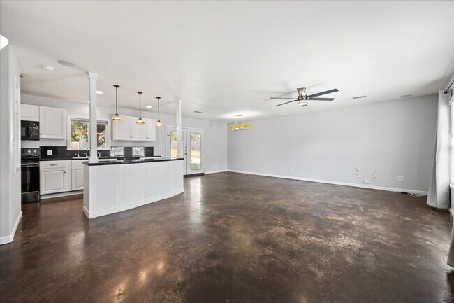 Building Photo - Beautiful 2 Bedroom, 2 Bath Home in Guard-...