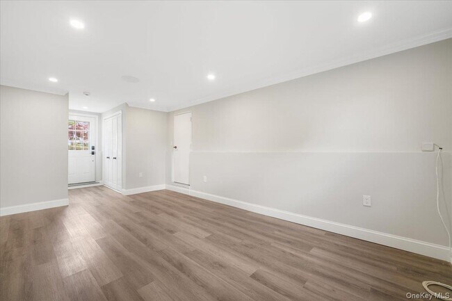Building Photo - 2 Brower Pl